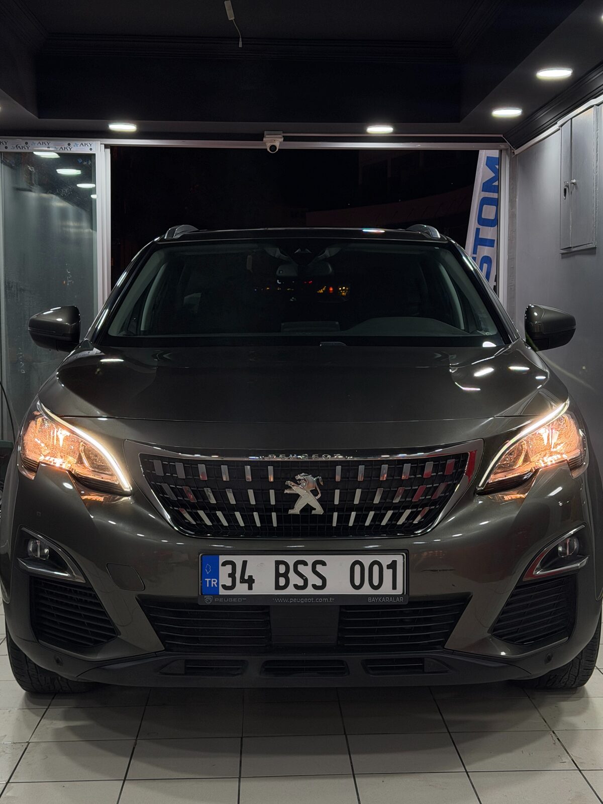 Kabinde, pasta uygulaması tamamlanmış Peugeot 3008